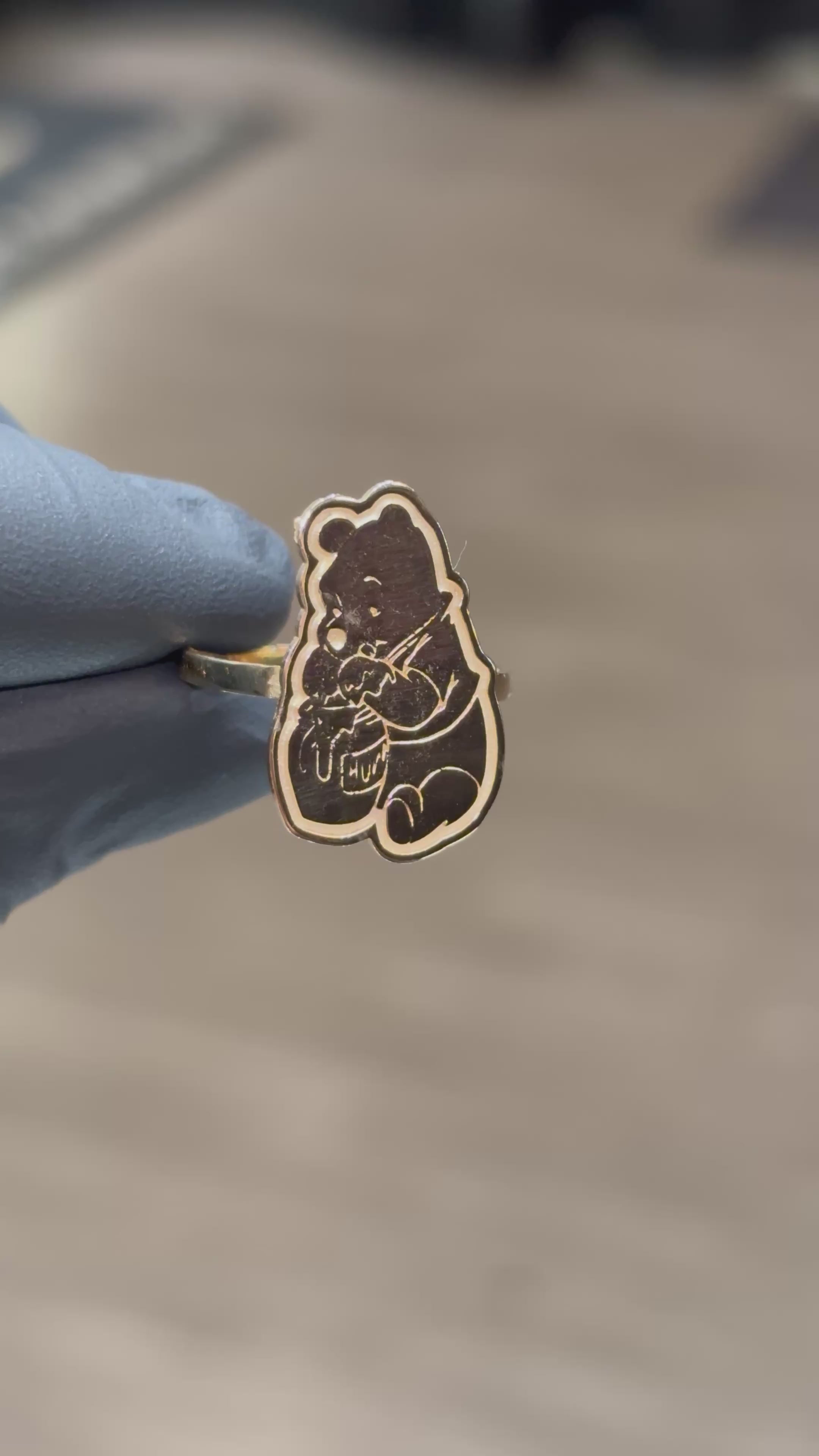Load video: 10k Winnie the Pooh Ring