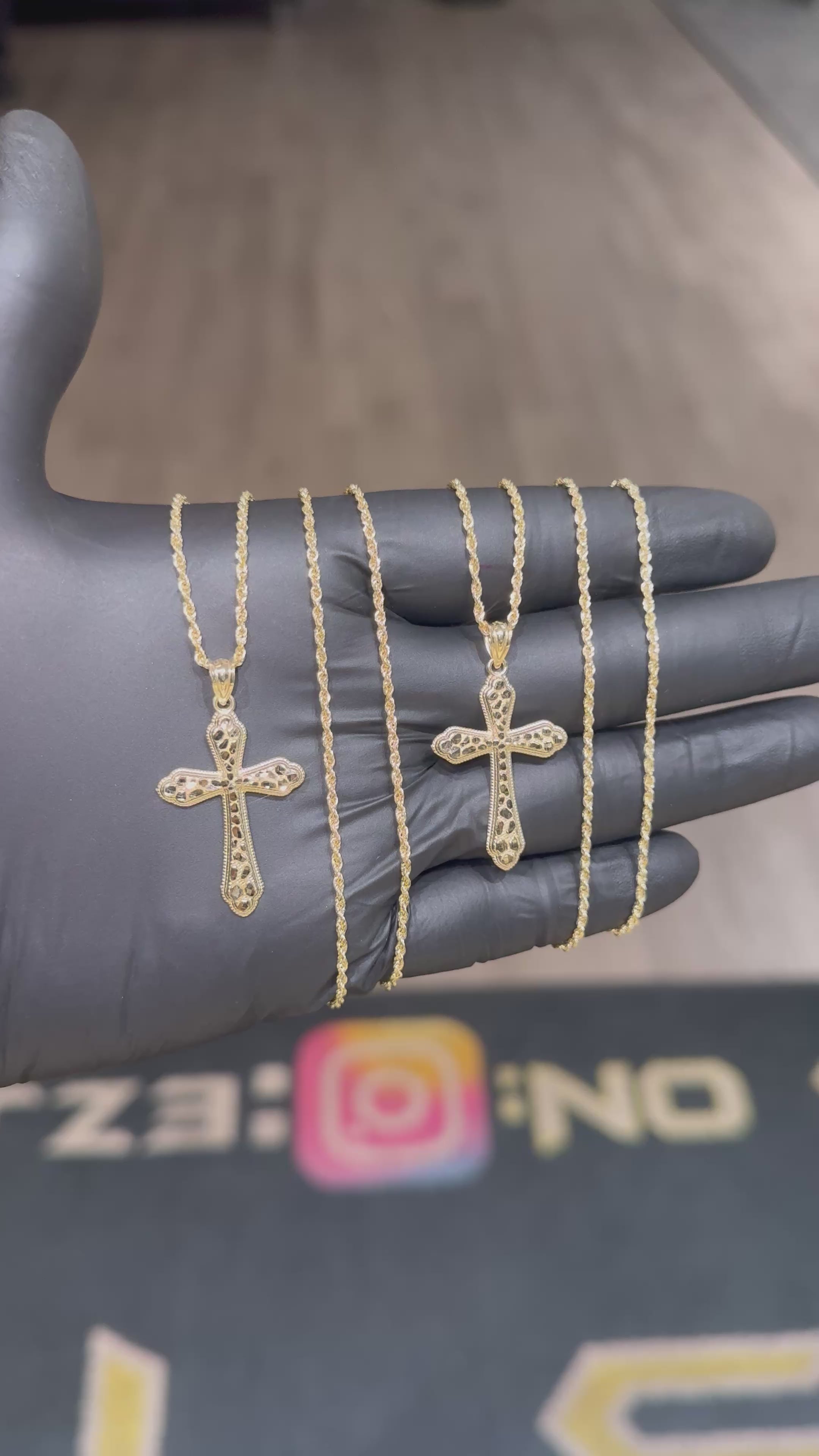 Load video: 10k Medium Nugget Cross Chain Set