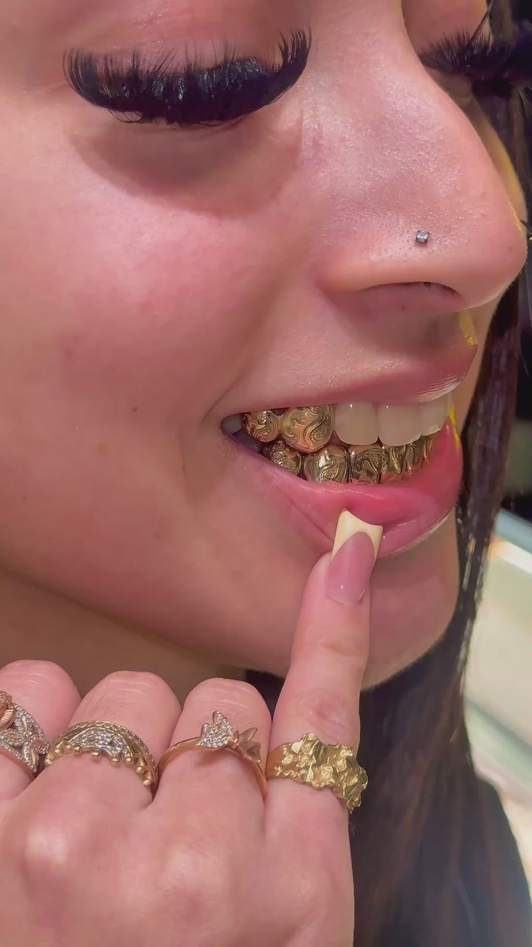 Load video: 10k Custom 3D Paisley Grillz