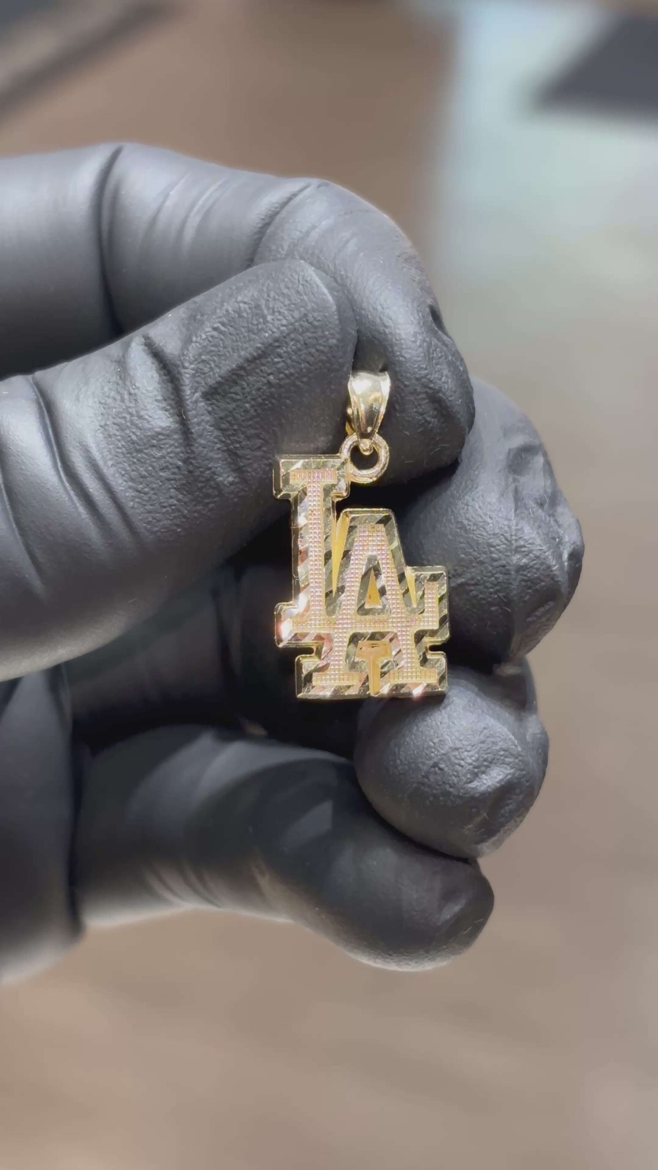 Load video: 10k Dodgers Pendant