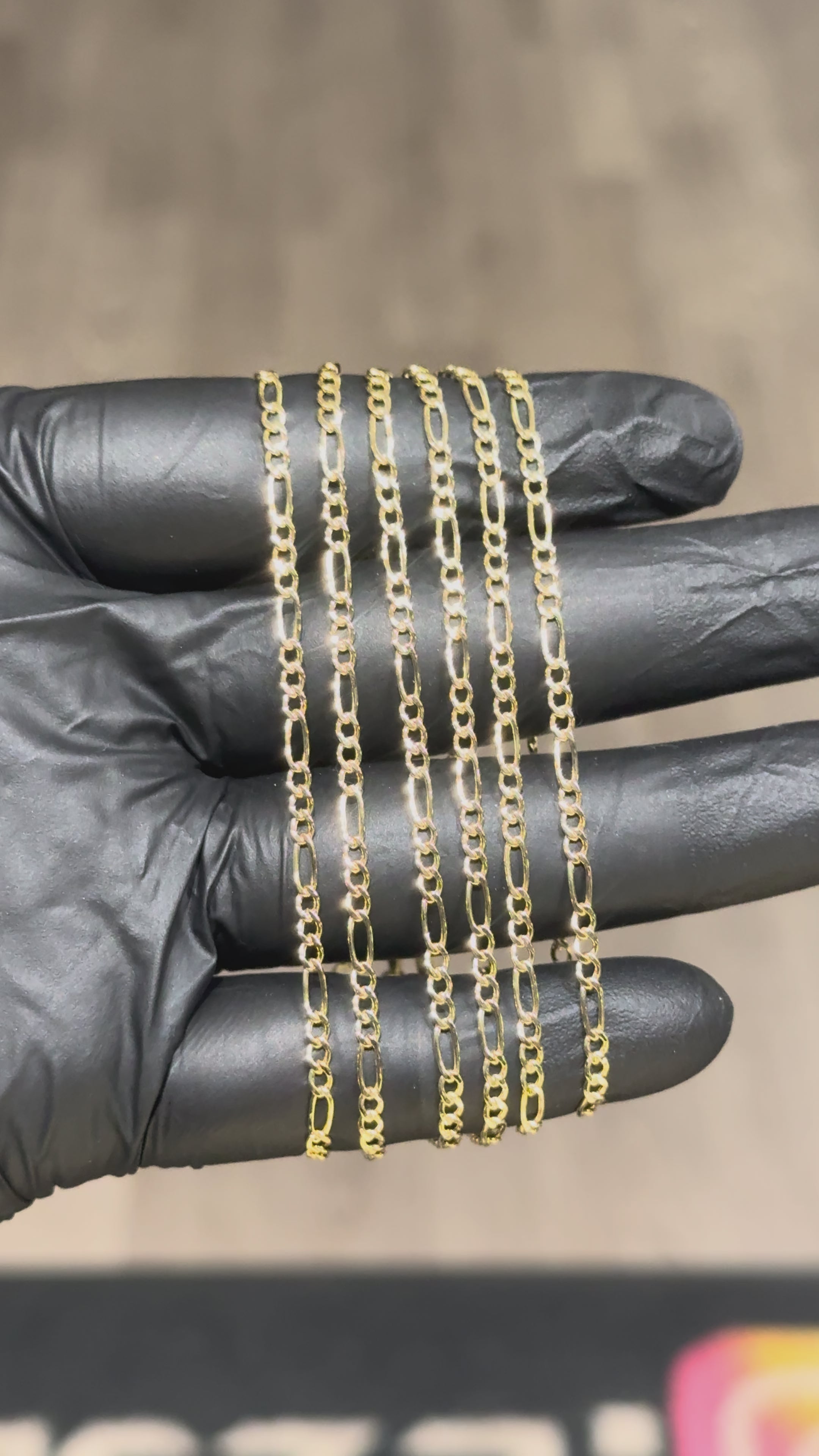 Load video: 10k 2.5mm Plain Figaro Bracelet