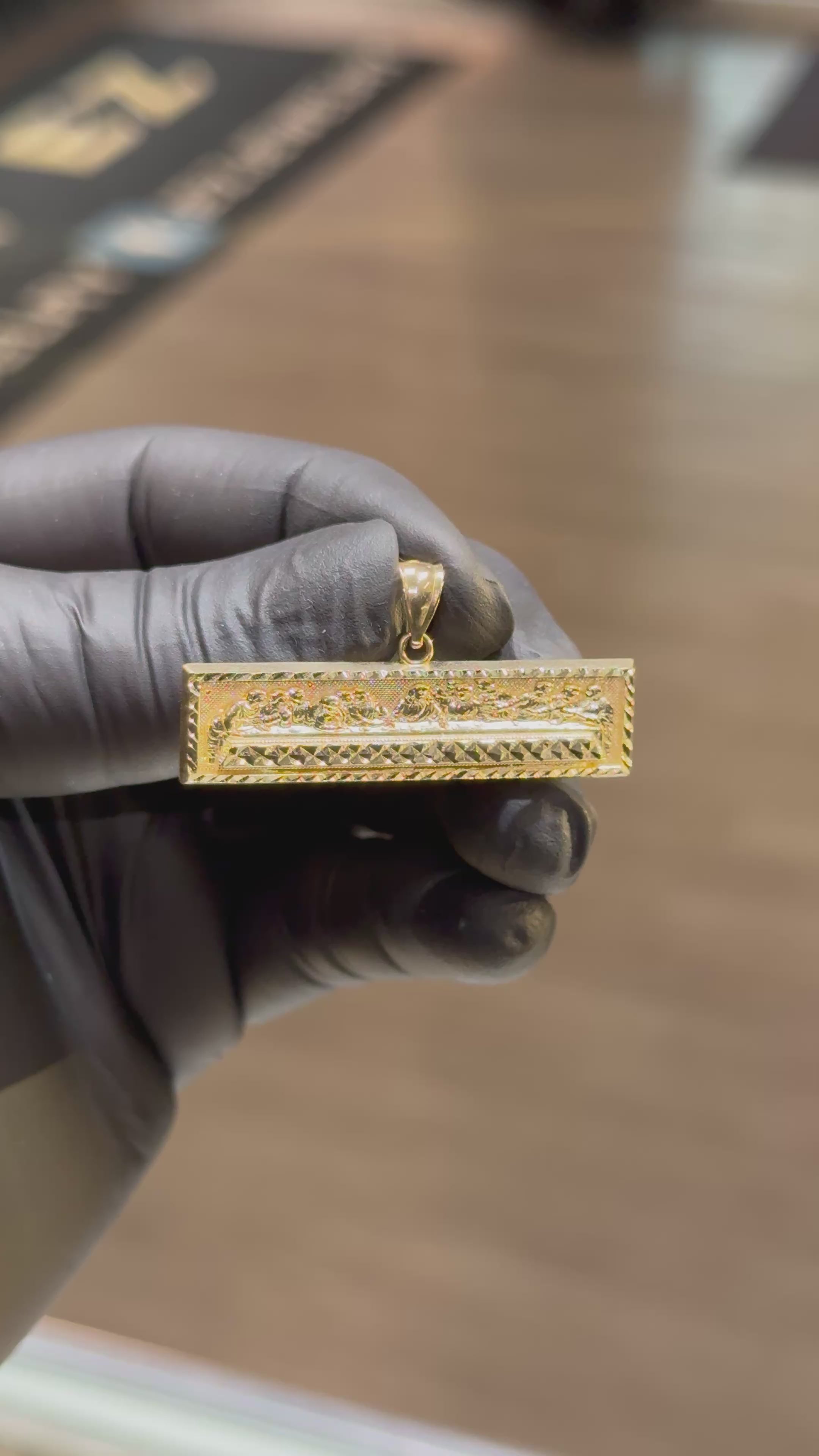 Load video: 10k Last Supper Pendant