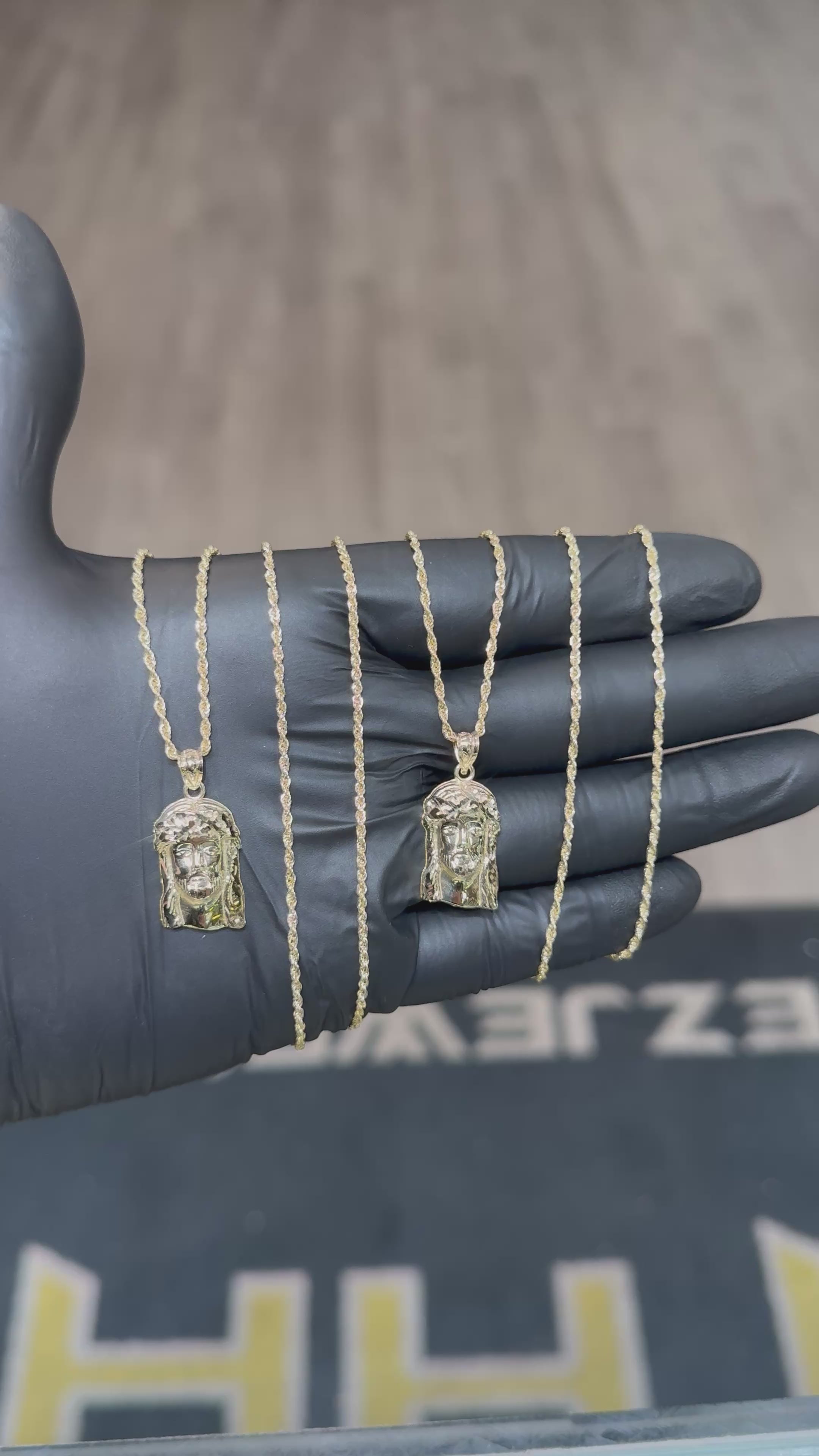 Load video: 10k Small Jesus Chain Set