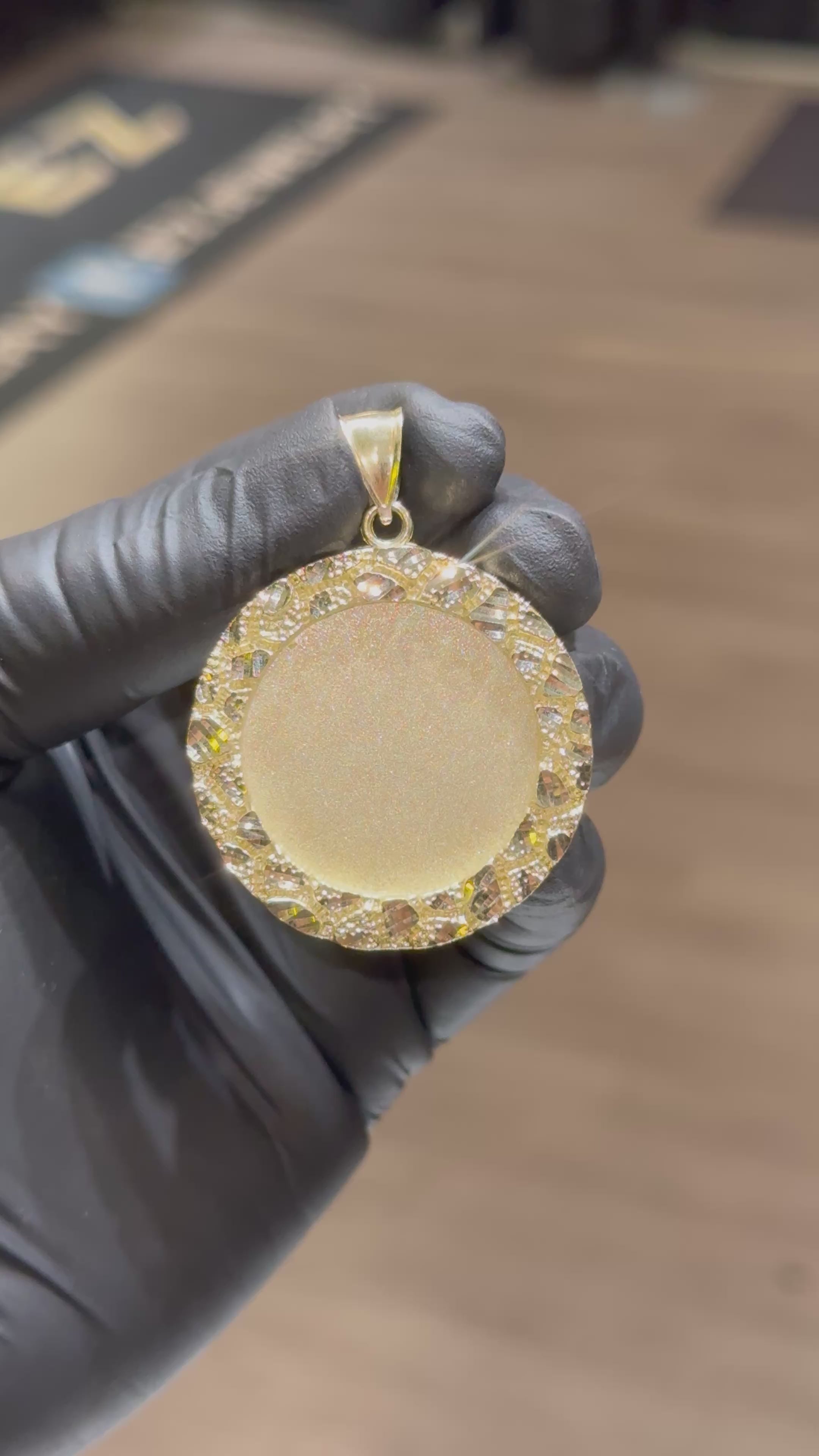 10k Circle Nugget Memory Pendant