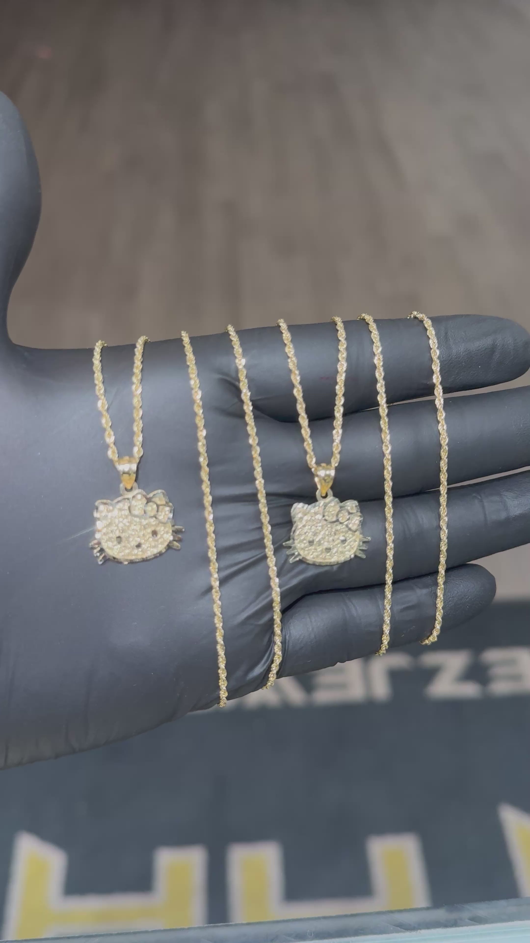 Load video: 10k Medium Nugget Head Chain Set