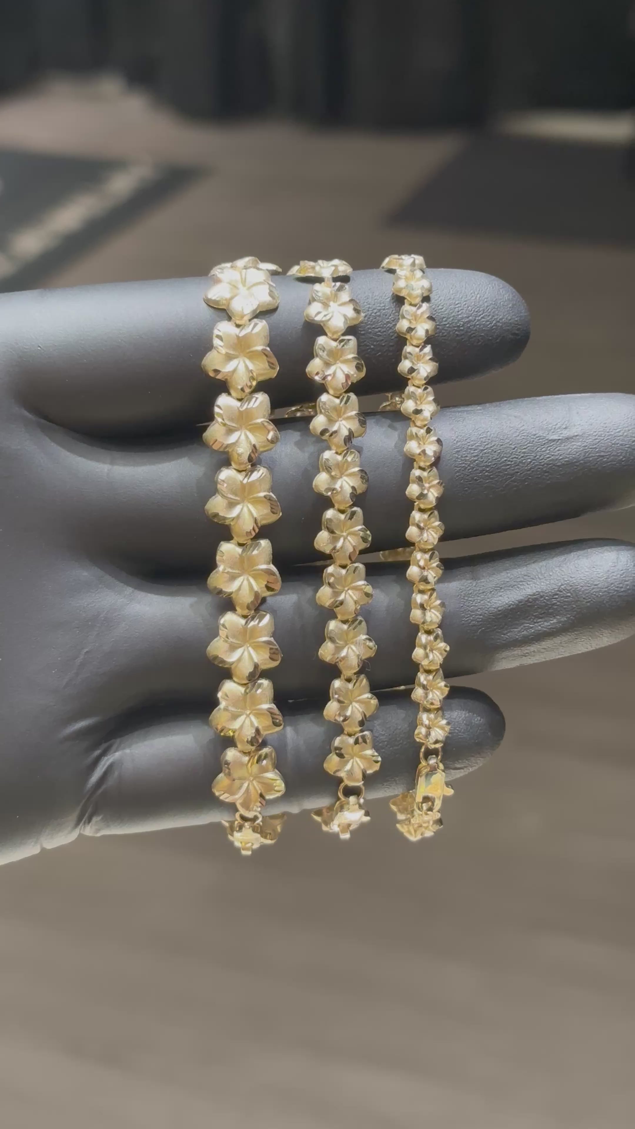 Load video: 10k Hibiscus Bracelet