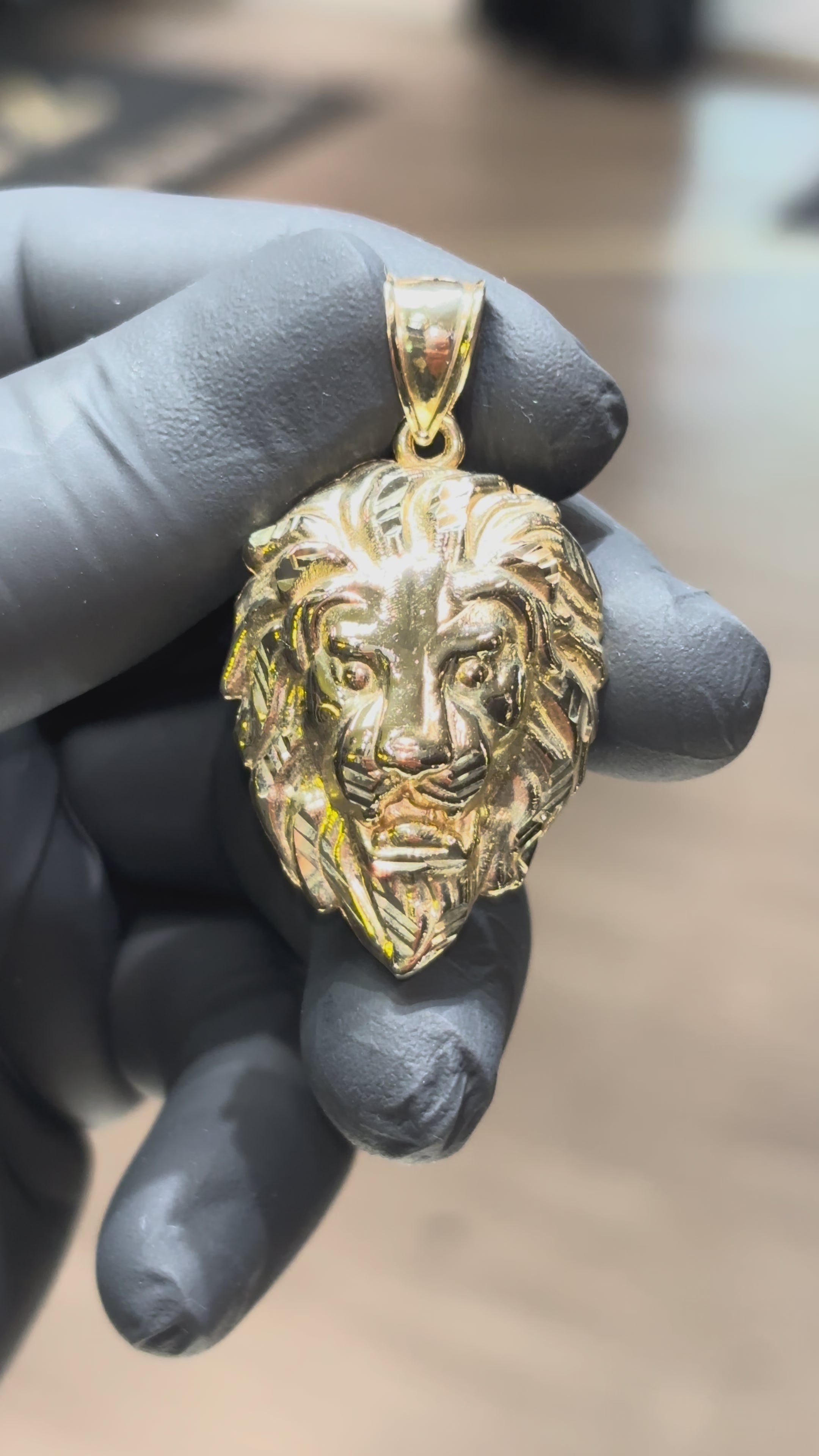 Load video: 10k Lion Head Pendant