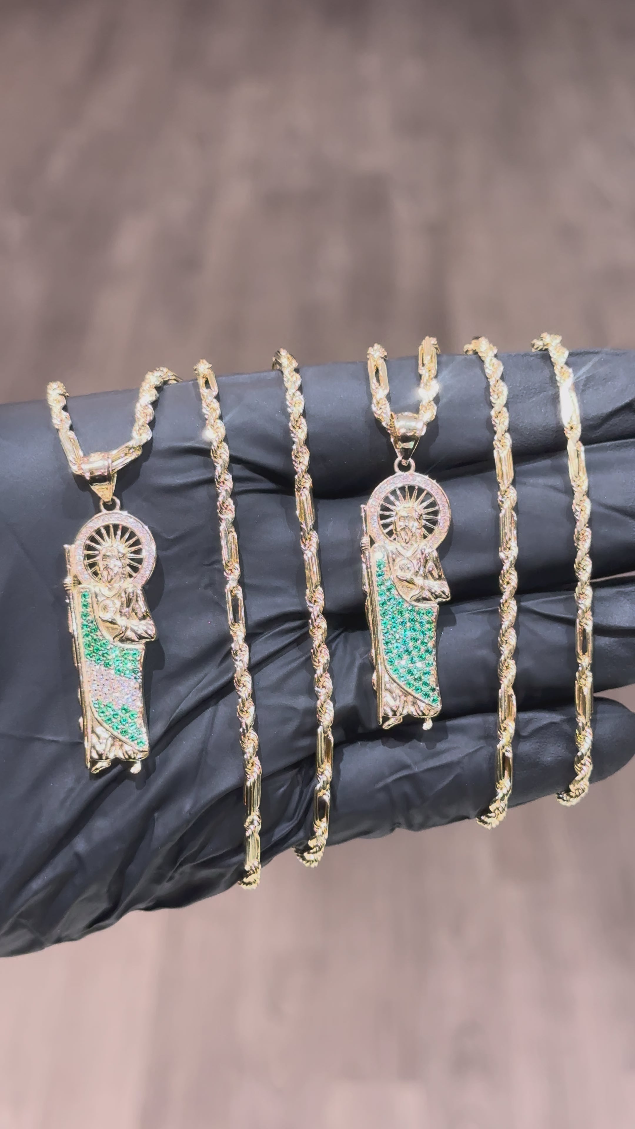 Load video: 10k San Judas Chain Set