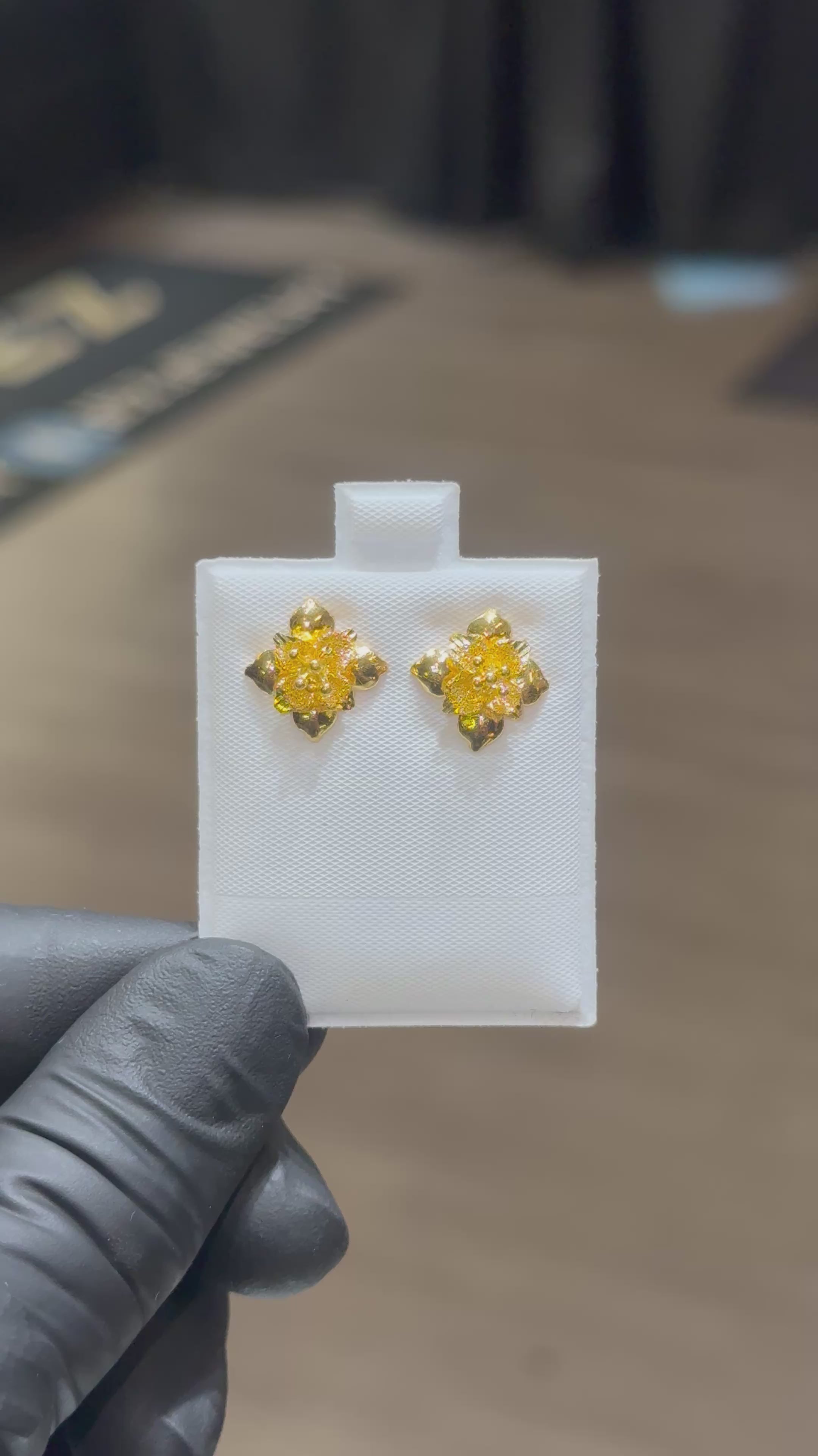 Load video: 24k Pure 8-Petal Hibiscus Earrings