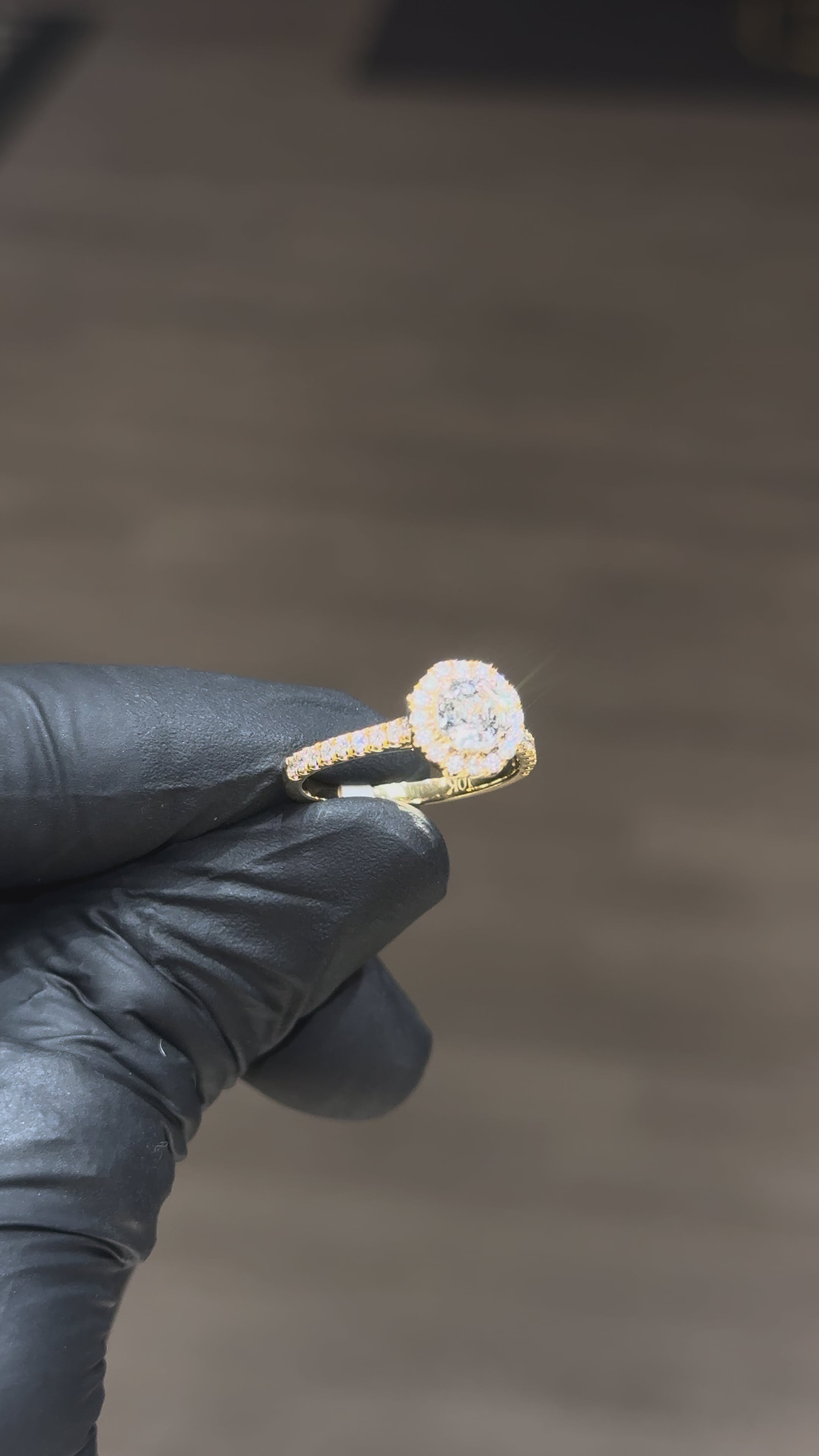 Load video: 10k CVD Vs1 Diamond Hex-Cut Halo Ring