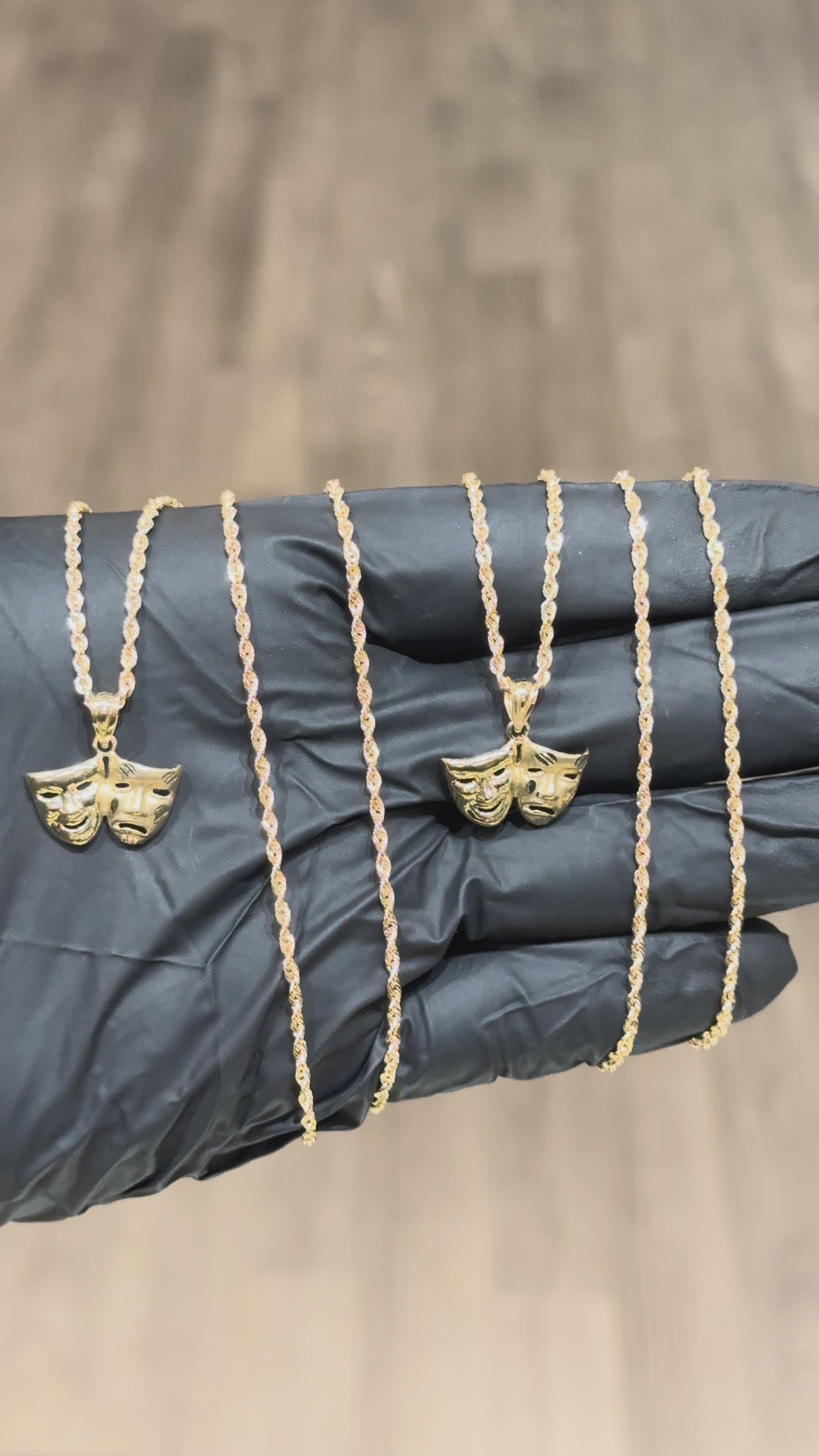 Load video: 10k &quot;Laugh Now, Cry Later&quot; Chain Set