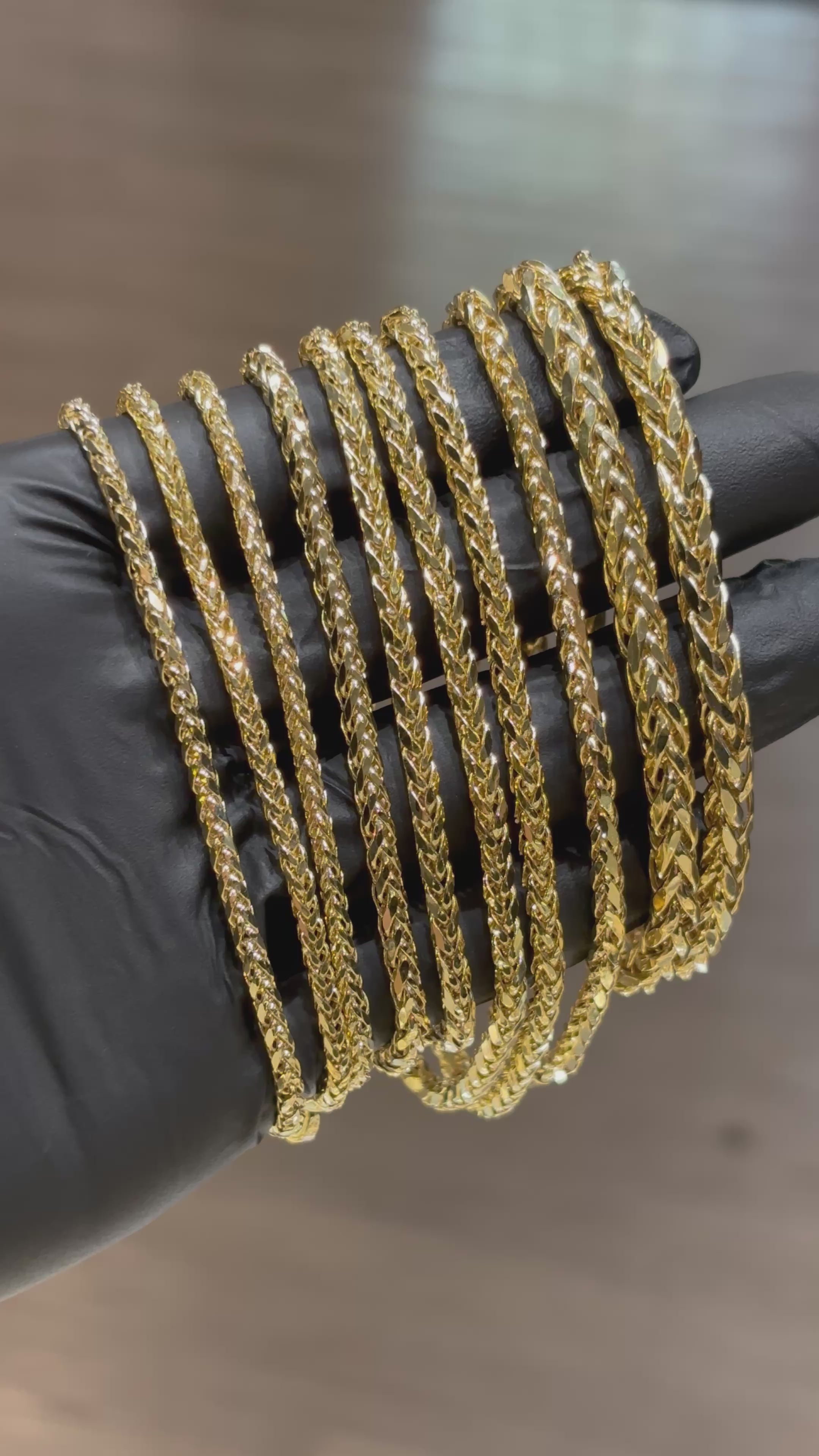 Load video: 10k Palm Wheat Bracelet
