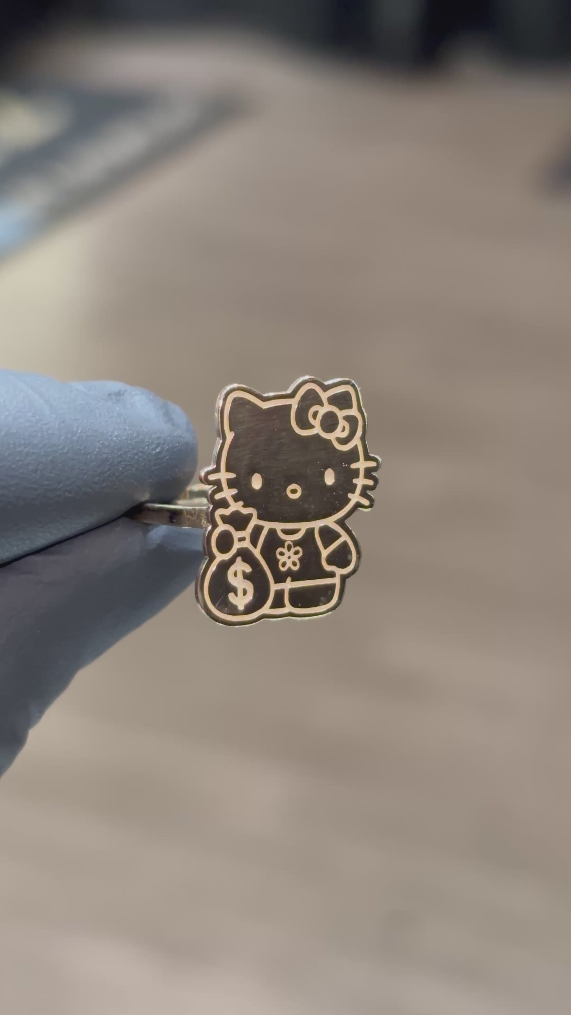 Load video: 10k Hello Kitty with Money Bag Ring