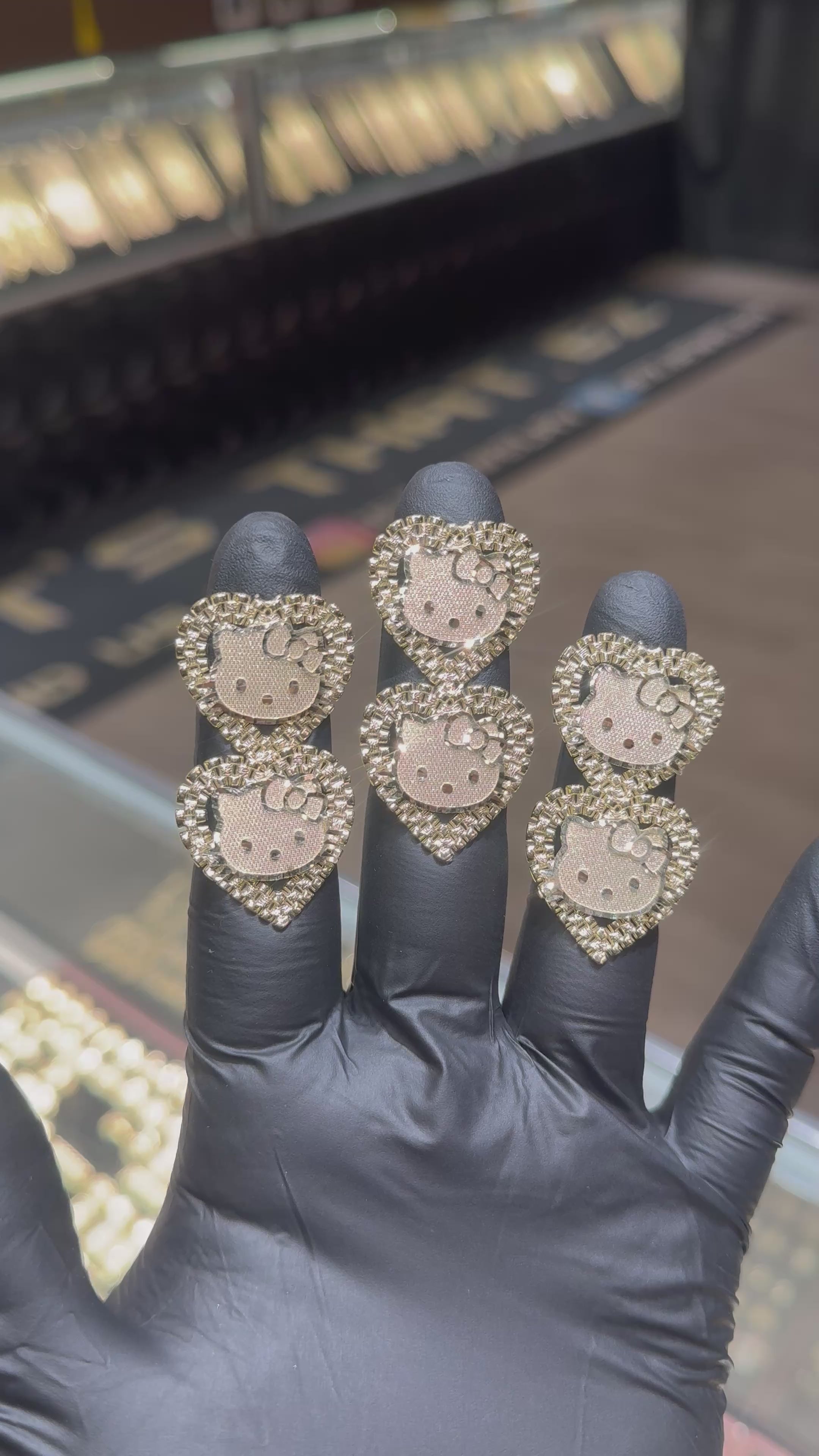 Load video: 10k Large Rolex Hello Kitty Head Ring