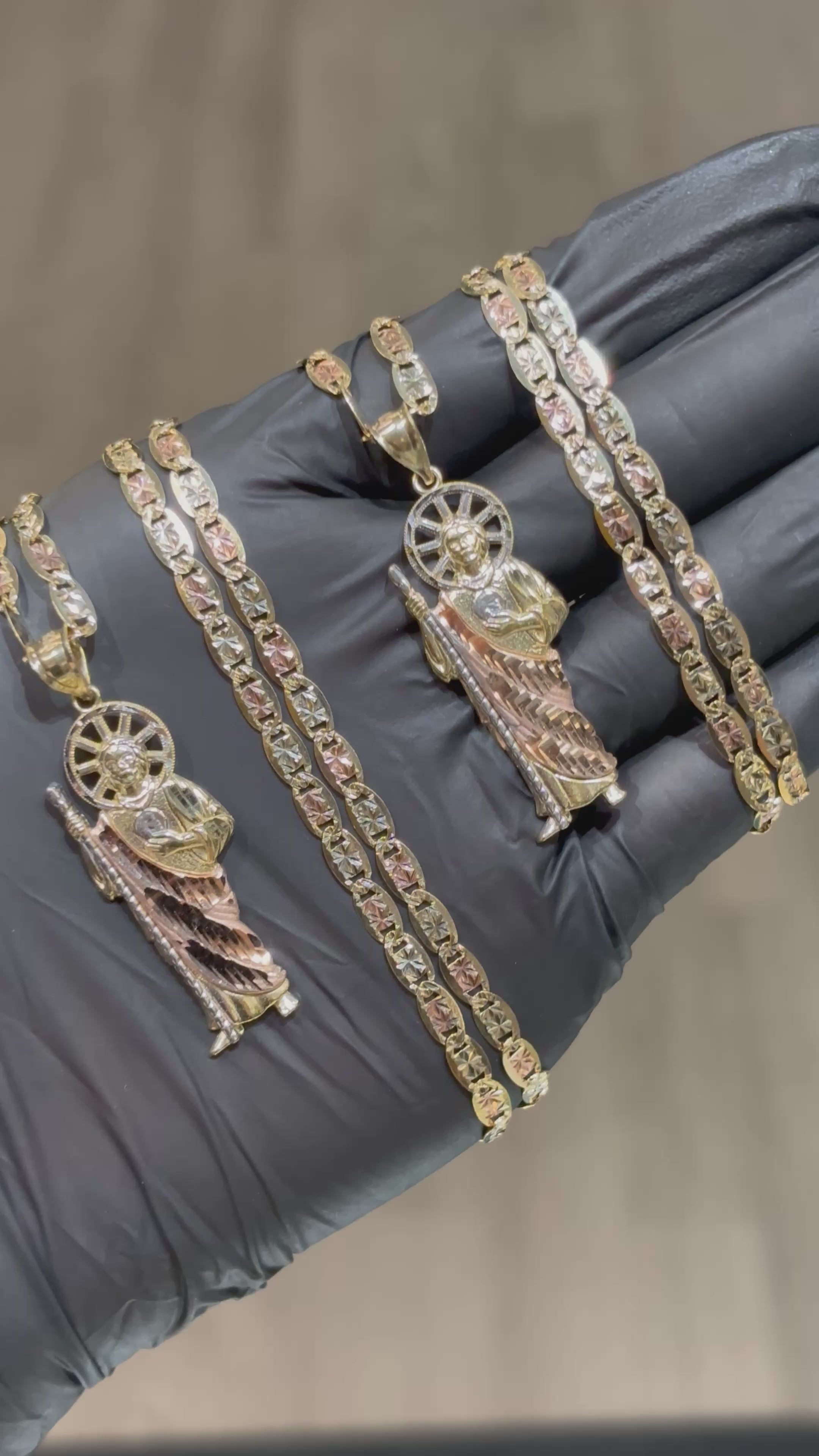 Load video: 10k Tri-Tone San Judas Chain Set