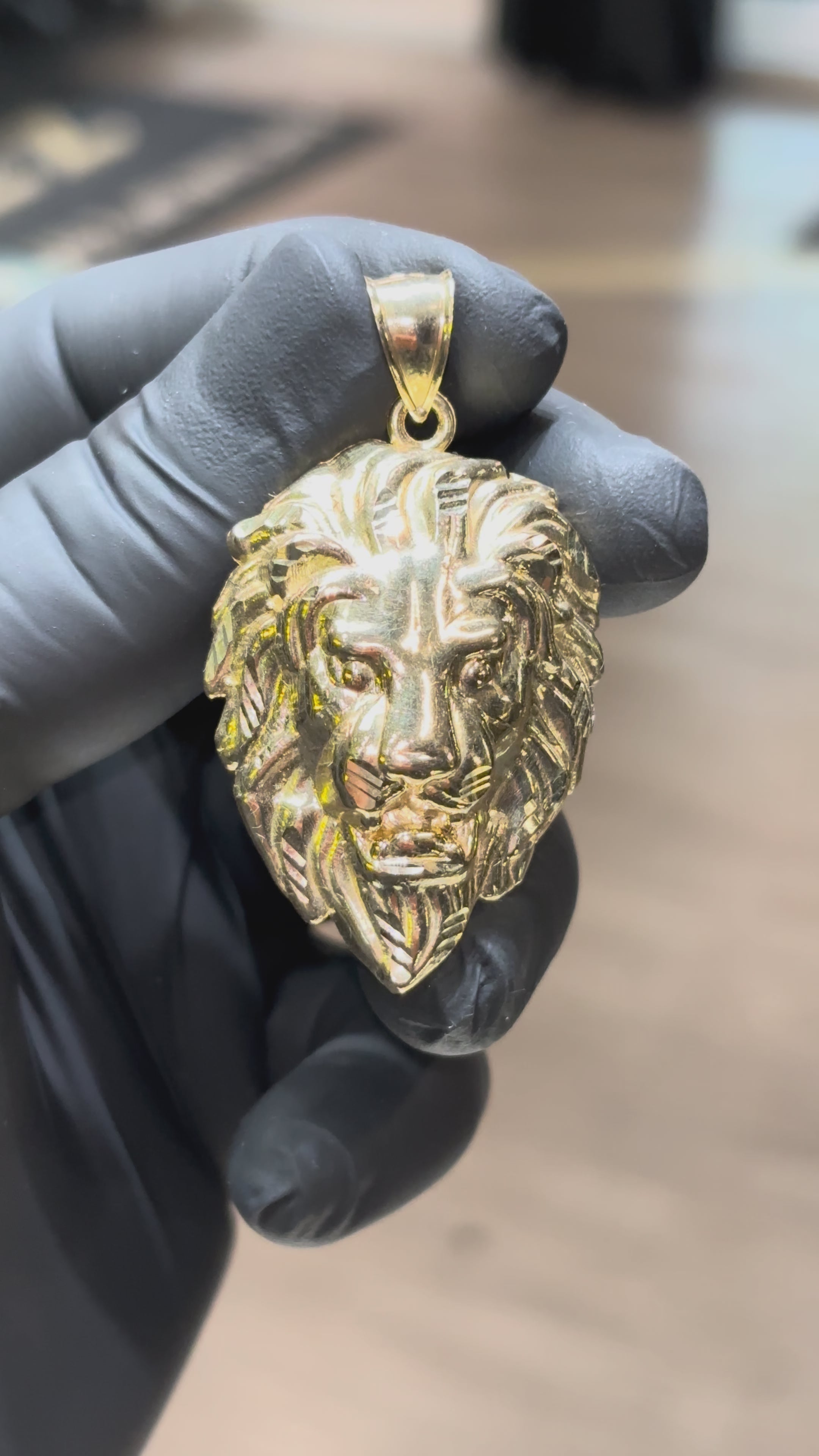 10k Lion Head Pendant