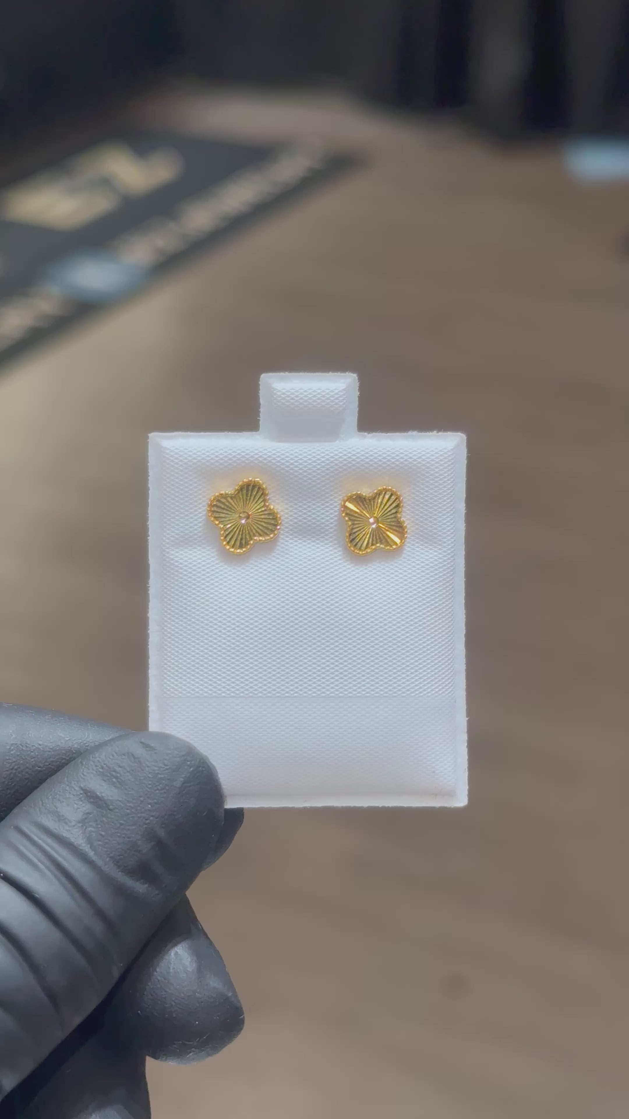 Load video: 24k Pure Clover Earrings