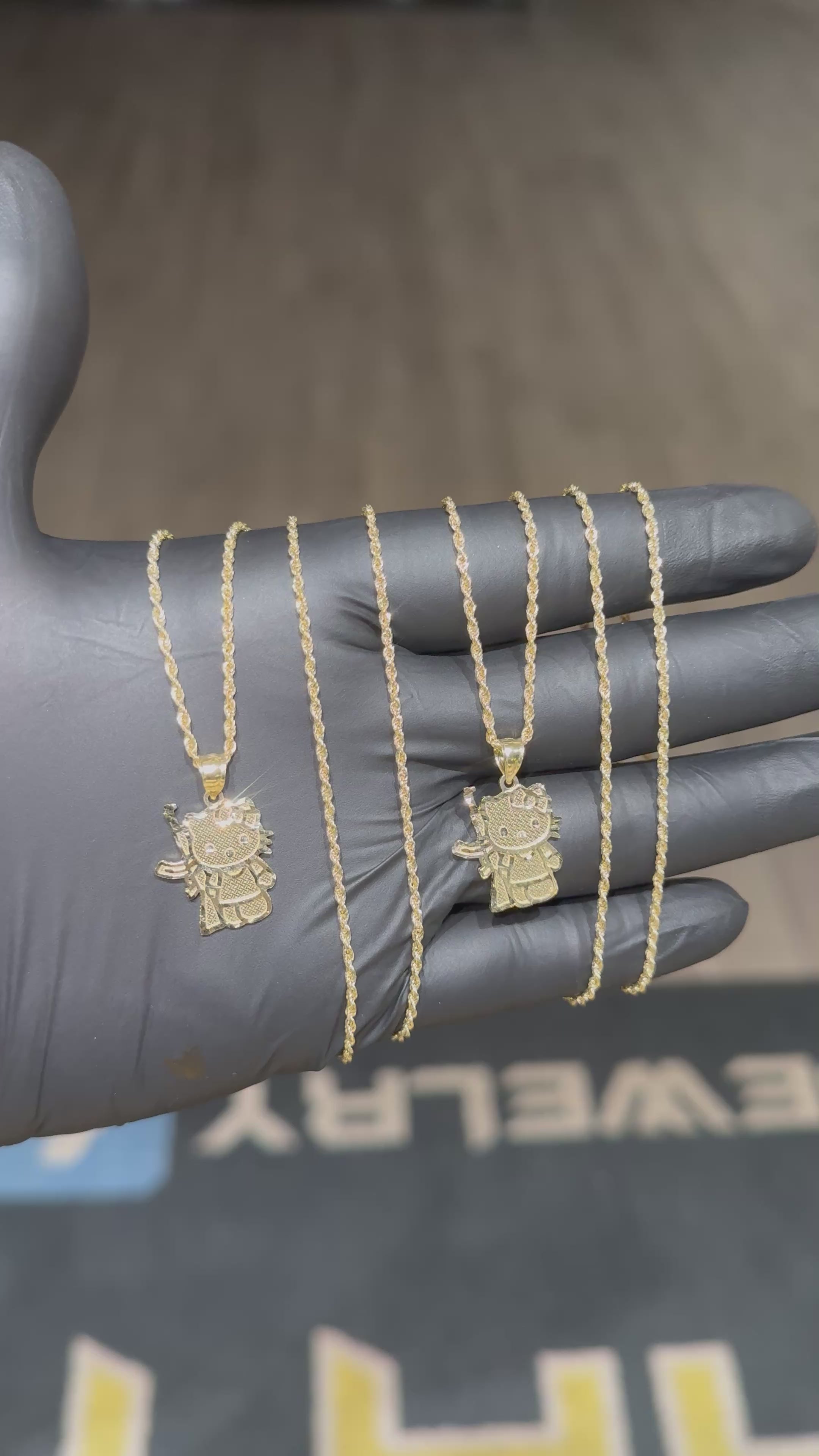 Load video: 10k Ak47 Hello Kitty Chain Set