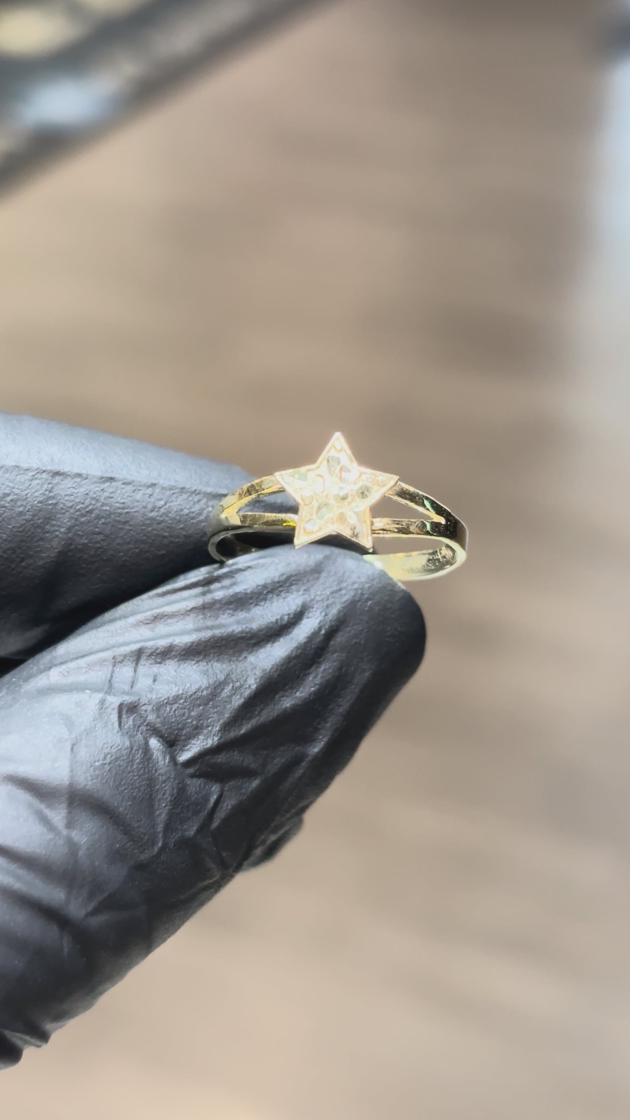 10k Nugget Star Ring with Split Band
