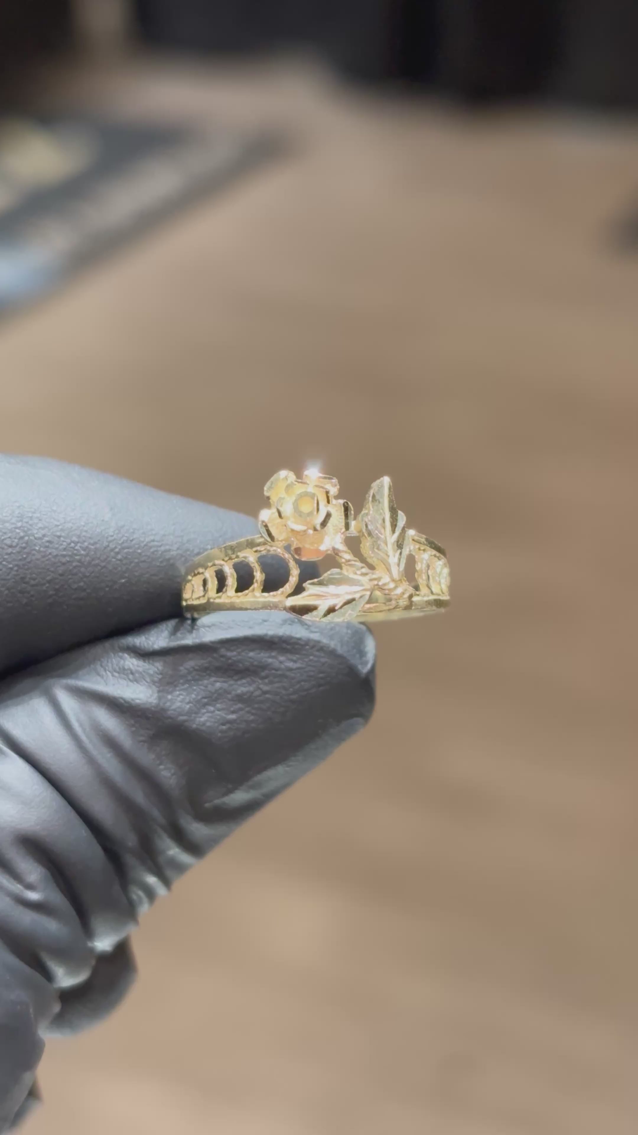 Load video: 10k Dainty Leaf Band Rose Ring
