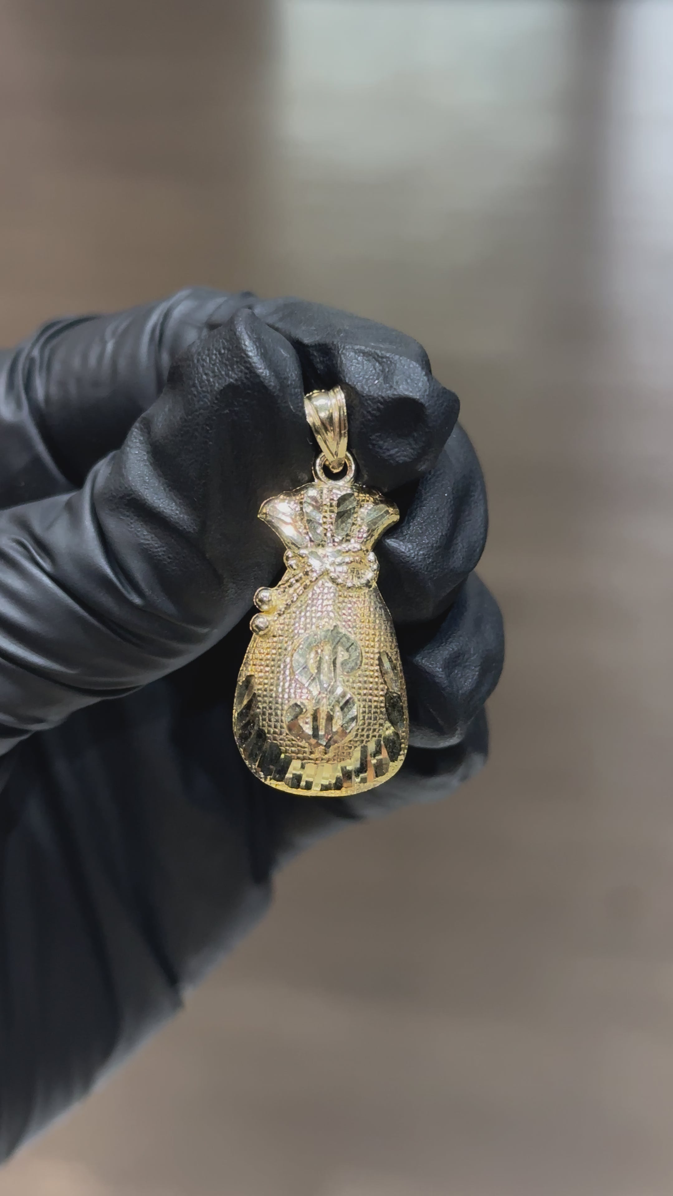 Load video: 10k Medium Money Bag Pendant