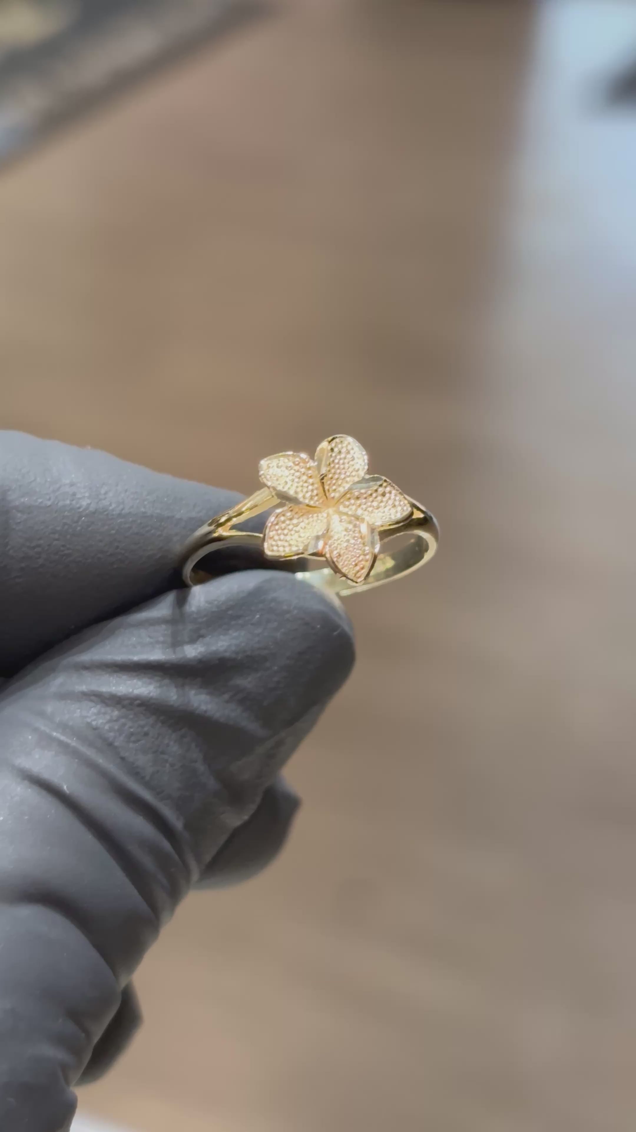 10k Hibiscus Ring with Split Band