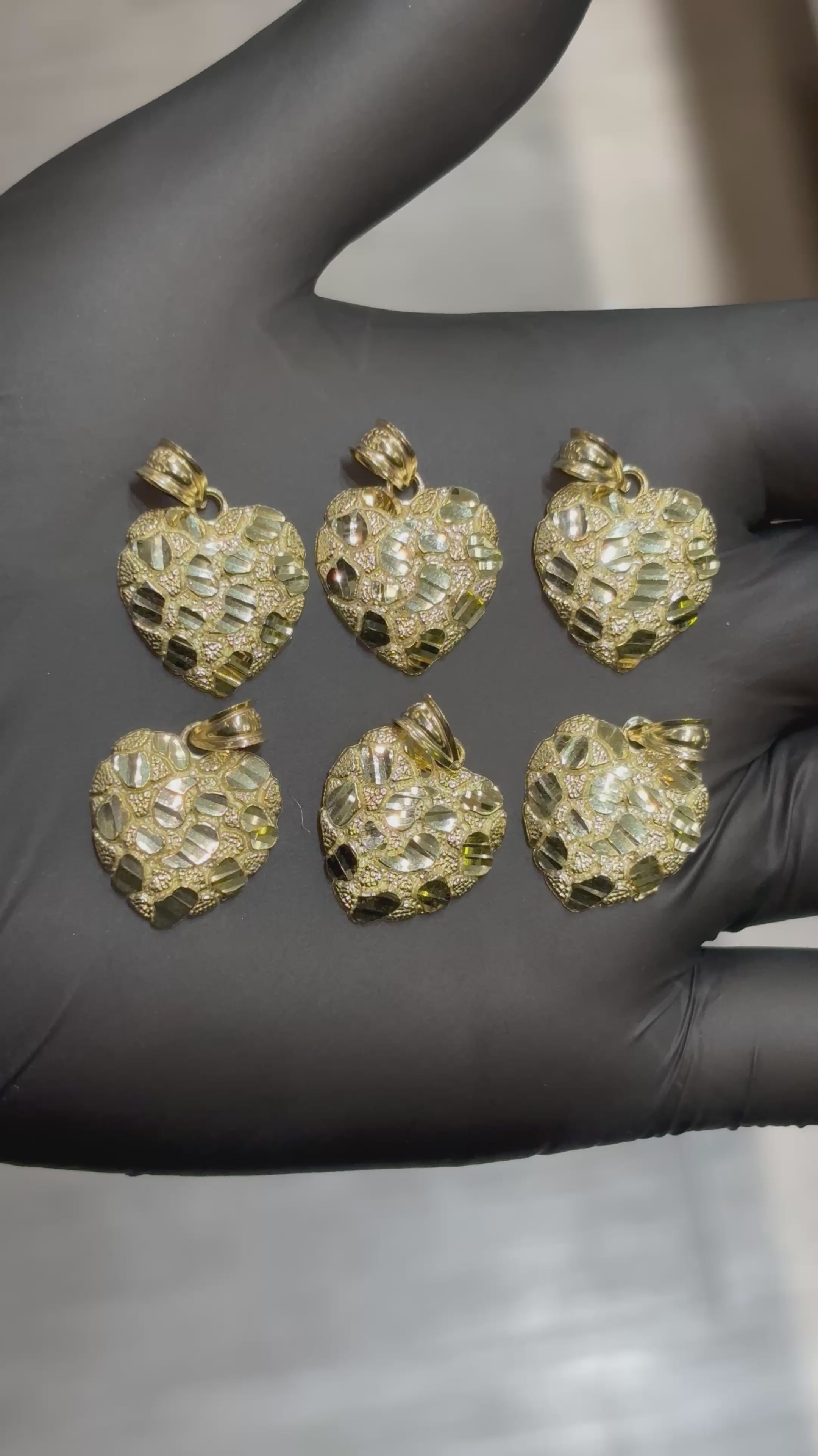 Load video: 10k Heart Nugget Pendant