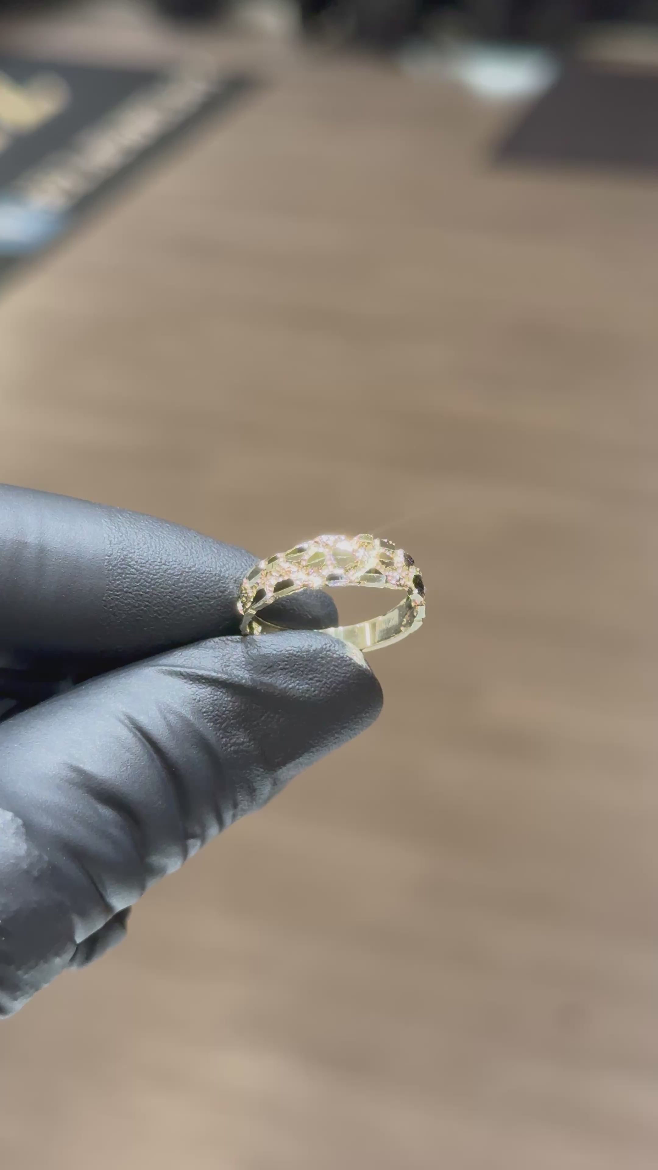 Load video: 10k Nugget Band Ring