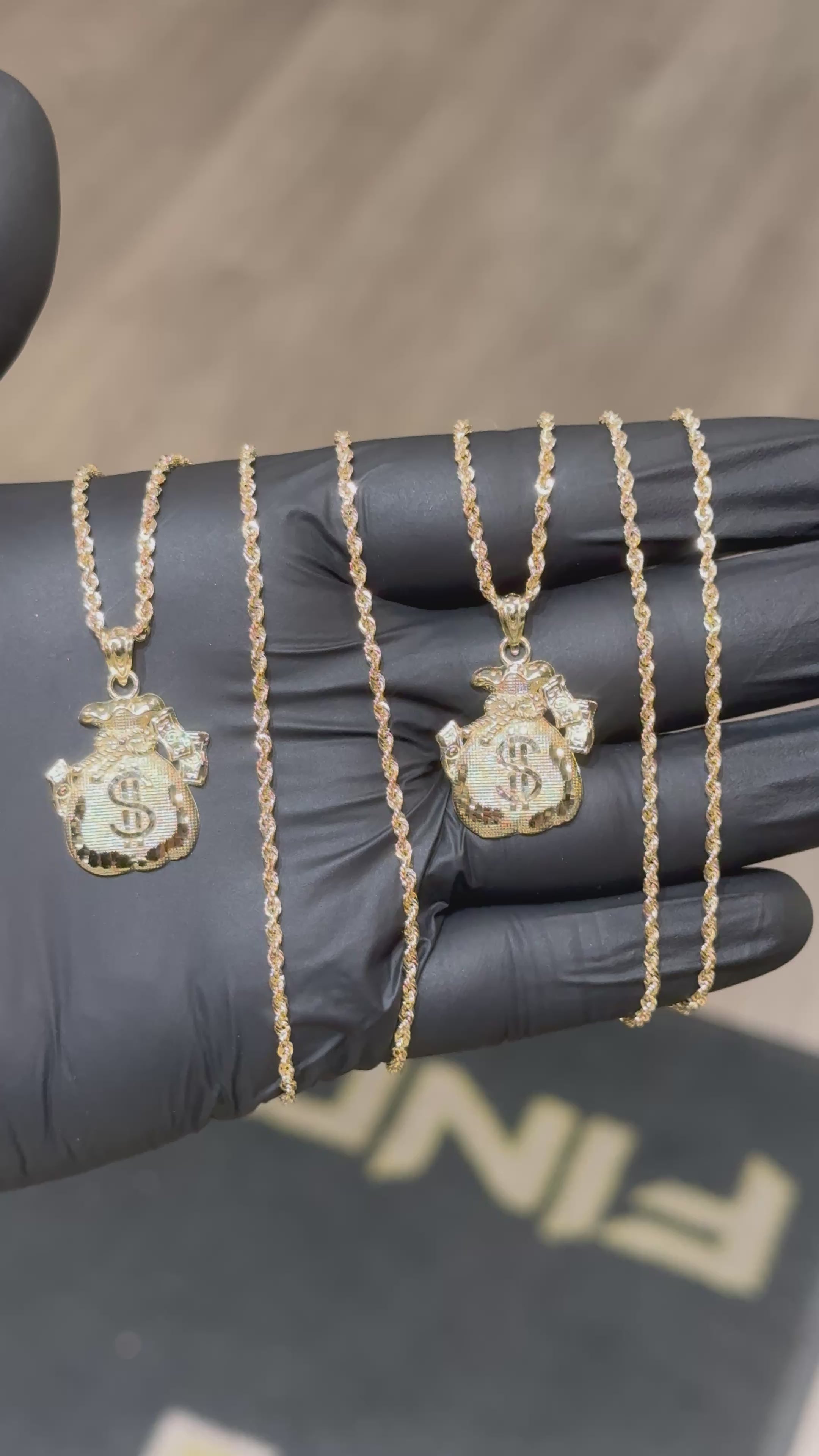 Load video: 10k Moneybag Pendant Chain Set