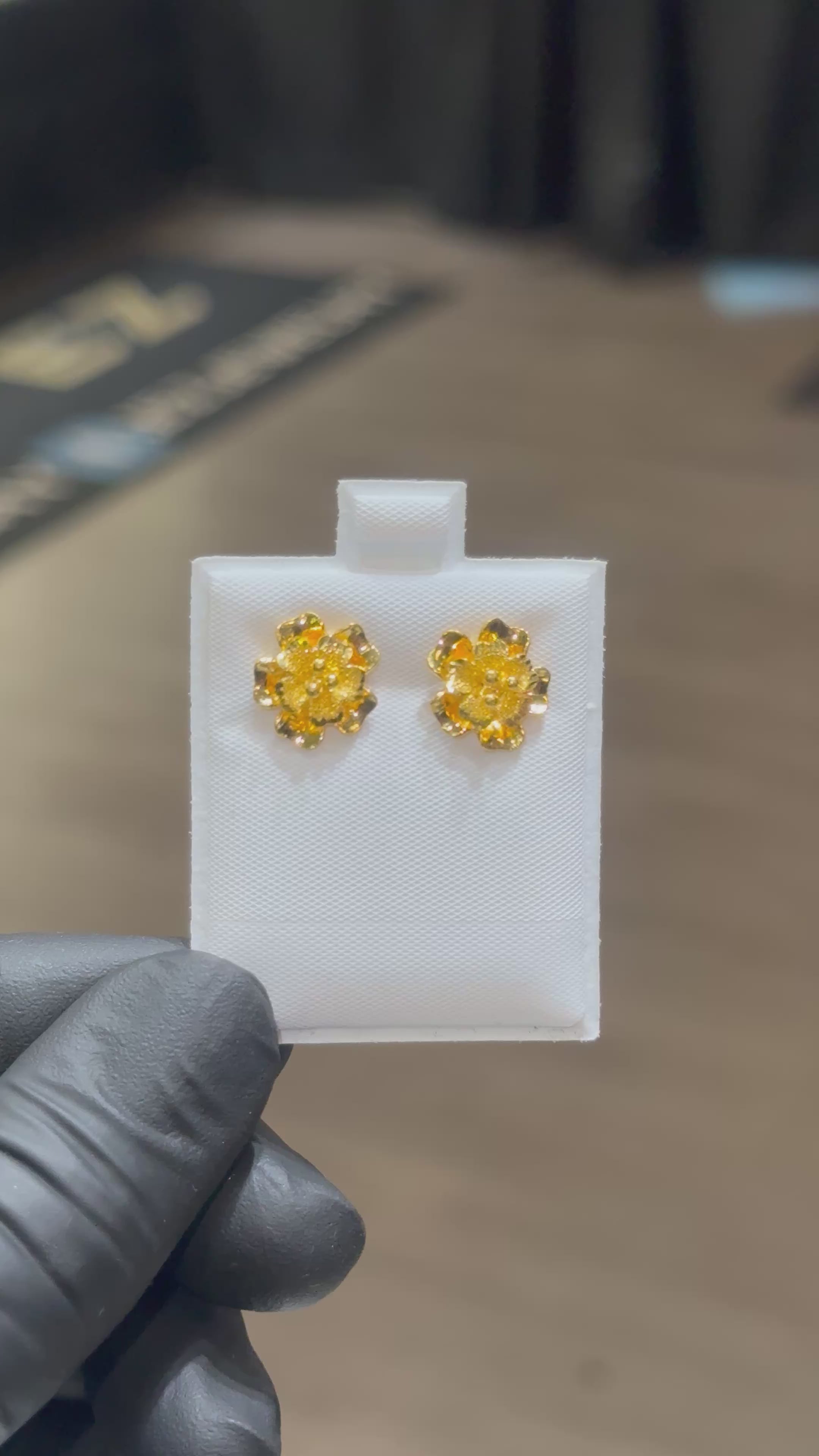 Load video: 24k Pure 10-Petal Hibiscus Earrings